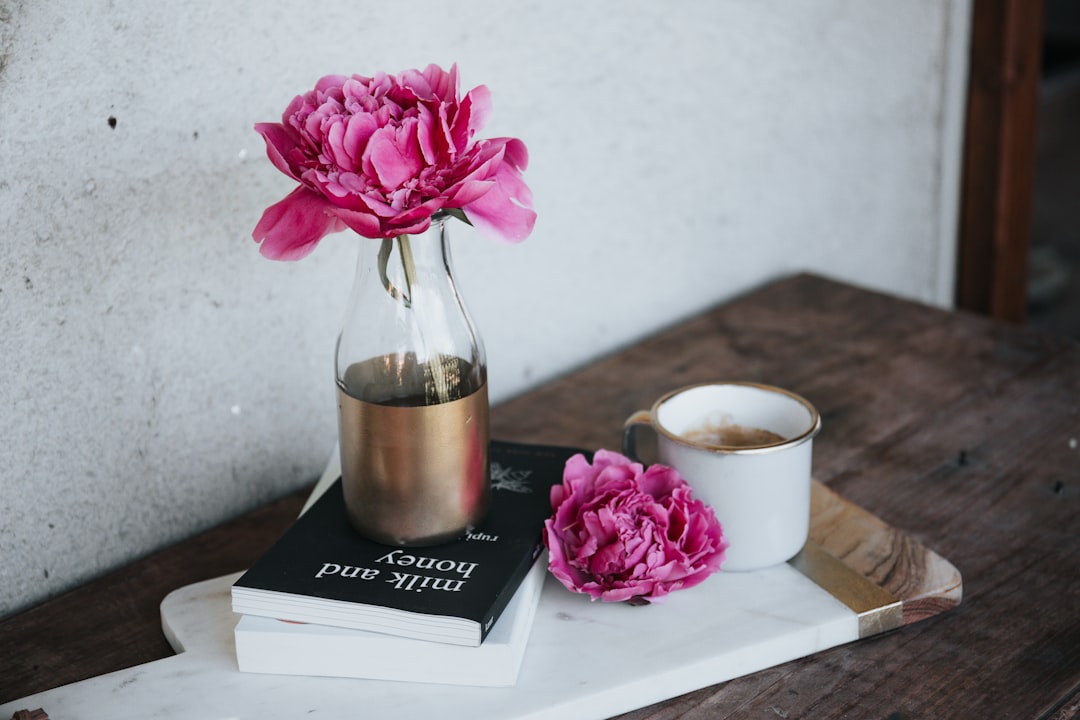 The Ultimate Guide to Accessorizing Your Home with Chic Decor Items